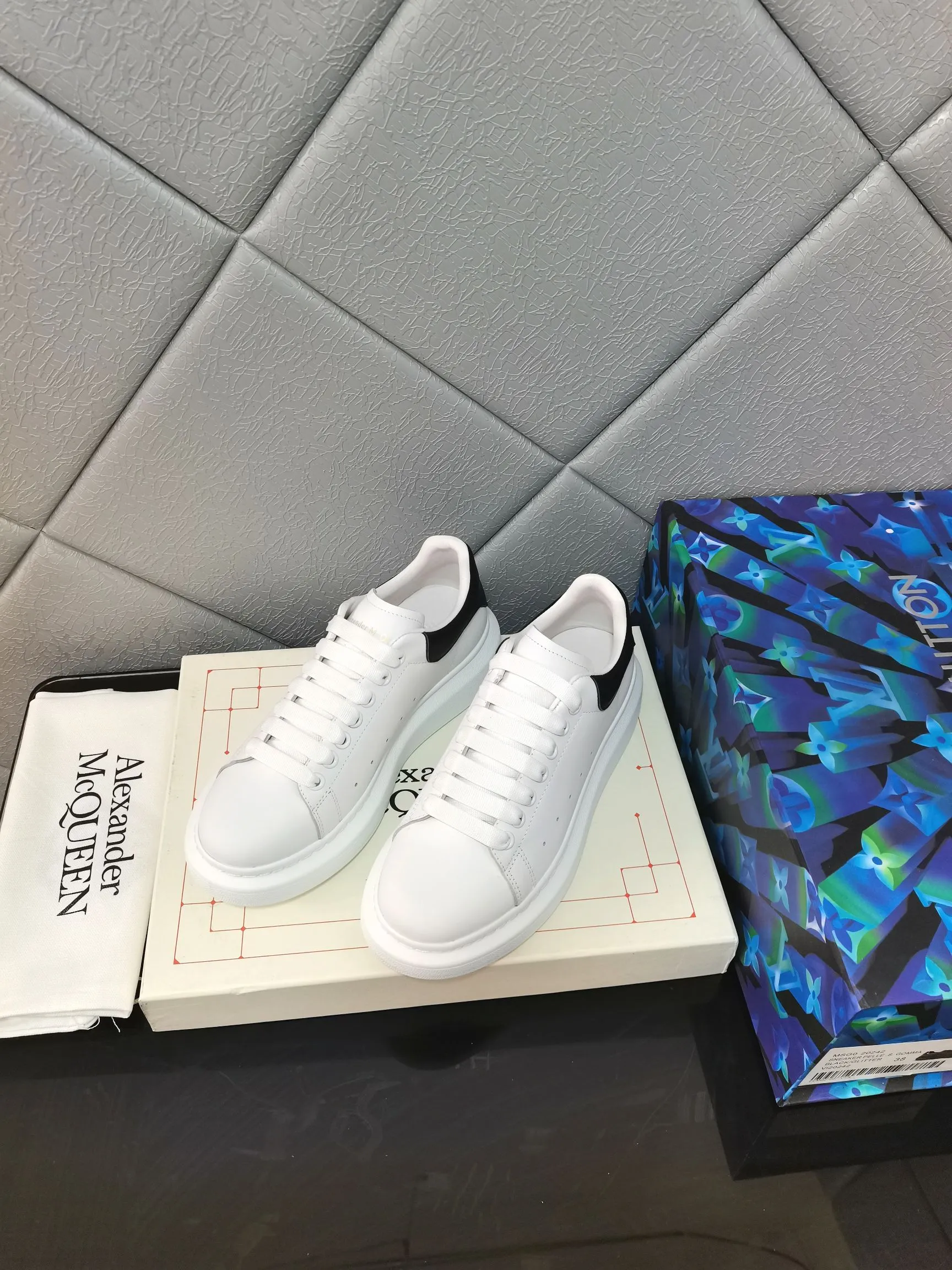 👟👟Ex-factory price 480👟👟 The latest upgraded version in 2022. The material is made of silk matte cowhide with sheepskin lining